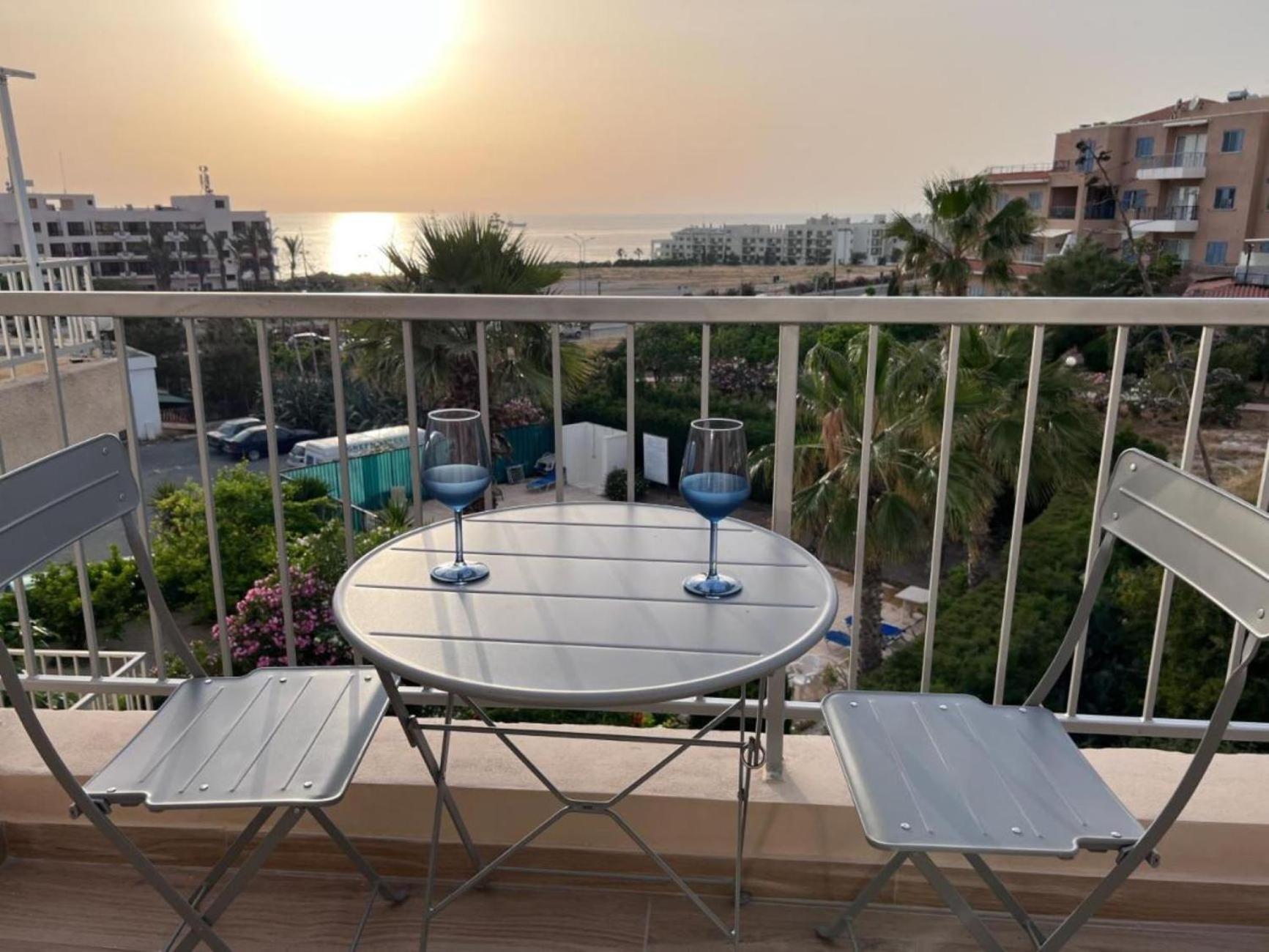 H&O Diamond Complex Sea View Apartment Paphos Exteriör bild