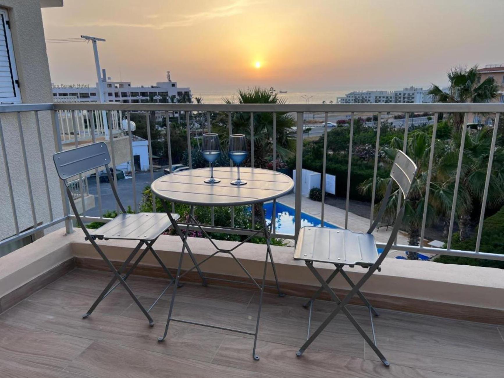 H&O Diamond Complex Sea View Apartment Paphos Exteriör bild