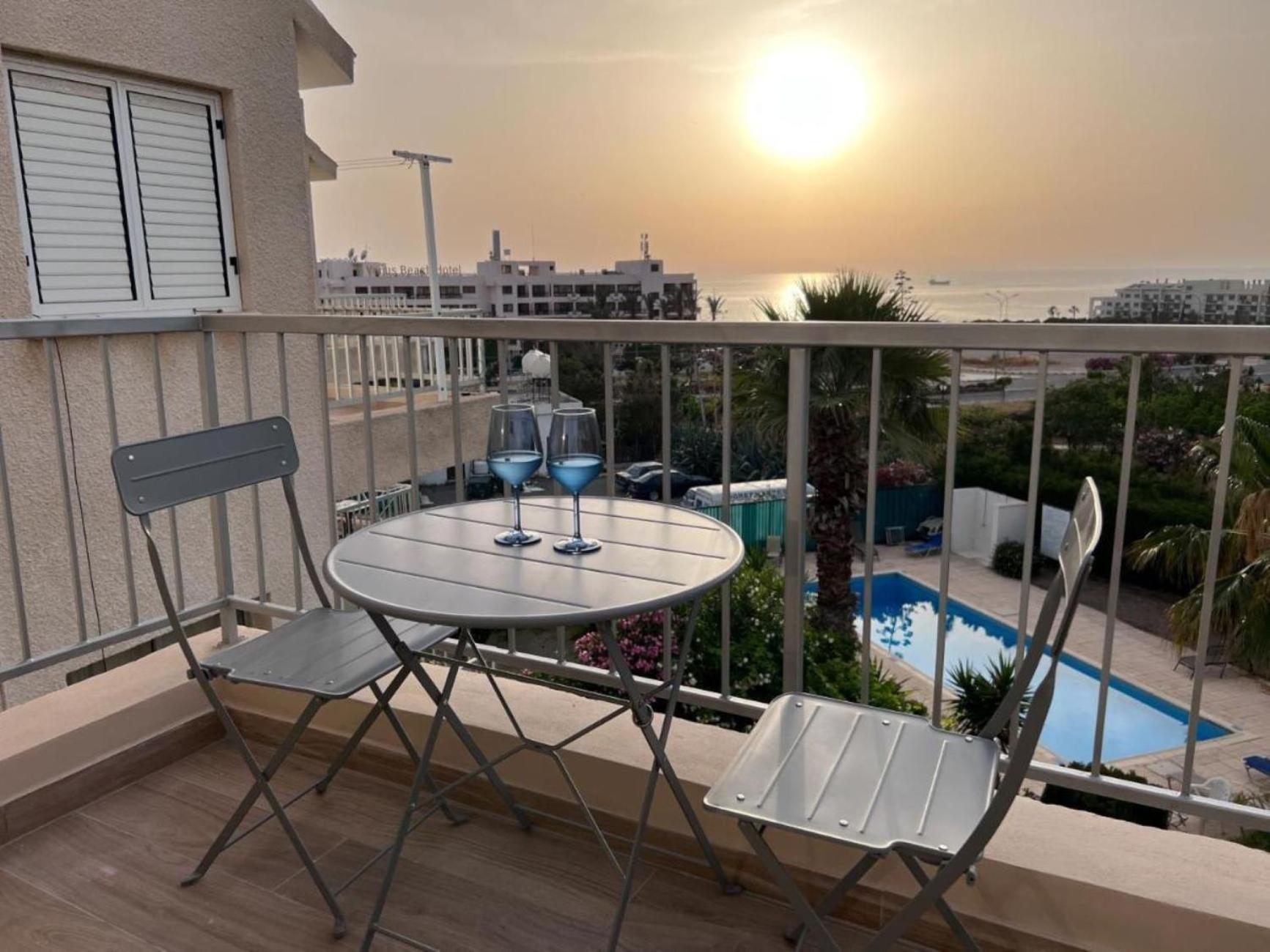 H&O Diamond Complex Sea View Apartment Paphos Exteriör bild